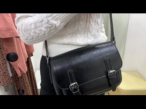 ❤️ Melancap awam perempuan jalang FeralBerry dengan dildo di dalam bilik pemasangan ❤❌ Video dubur pada kami ms.xxxshake.ru ️❤